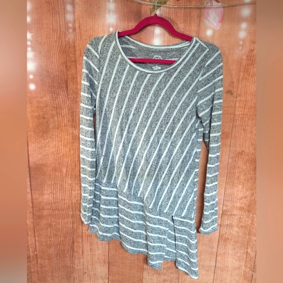 MAURICES GRAY AND WHITE STRIPED ASYMMETRICAL TOP SIZE XS - Picture 1 of 3